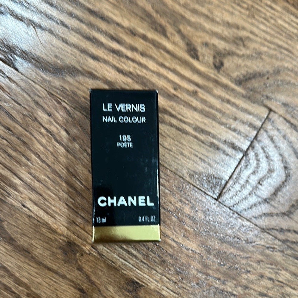 CHANEL Le Vernis Nail Colour - Black and Gold